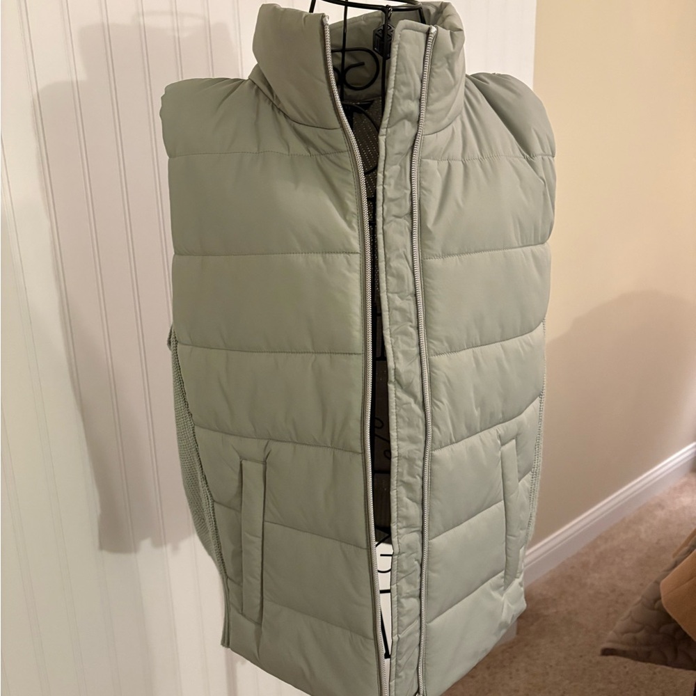 Athleta light Green Incline Hybrid  Vest